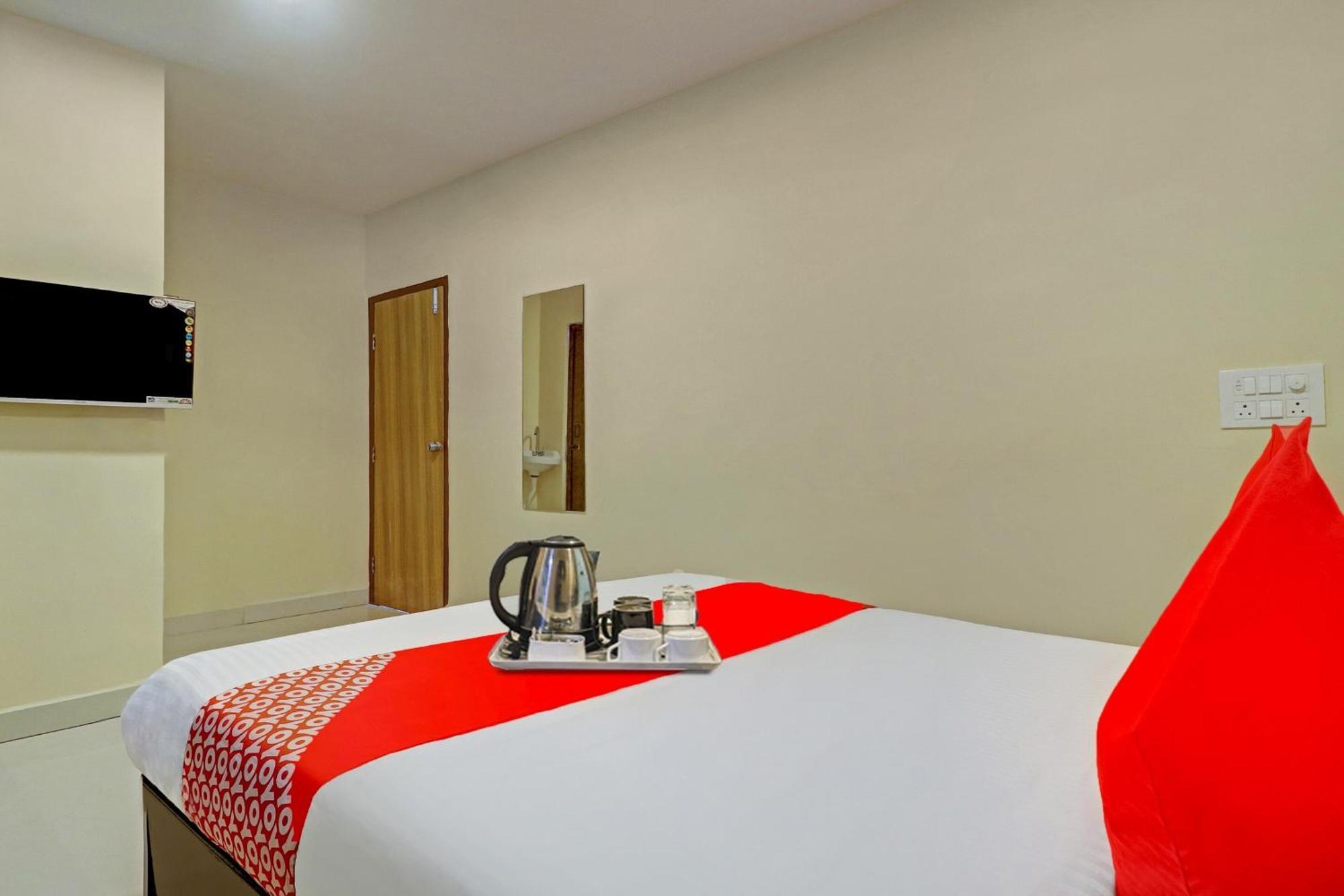 Hotel O Aayush Stay Inn Hyderabad Ngoại thất bức ảnh
