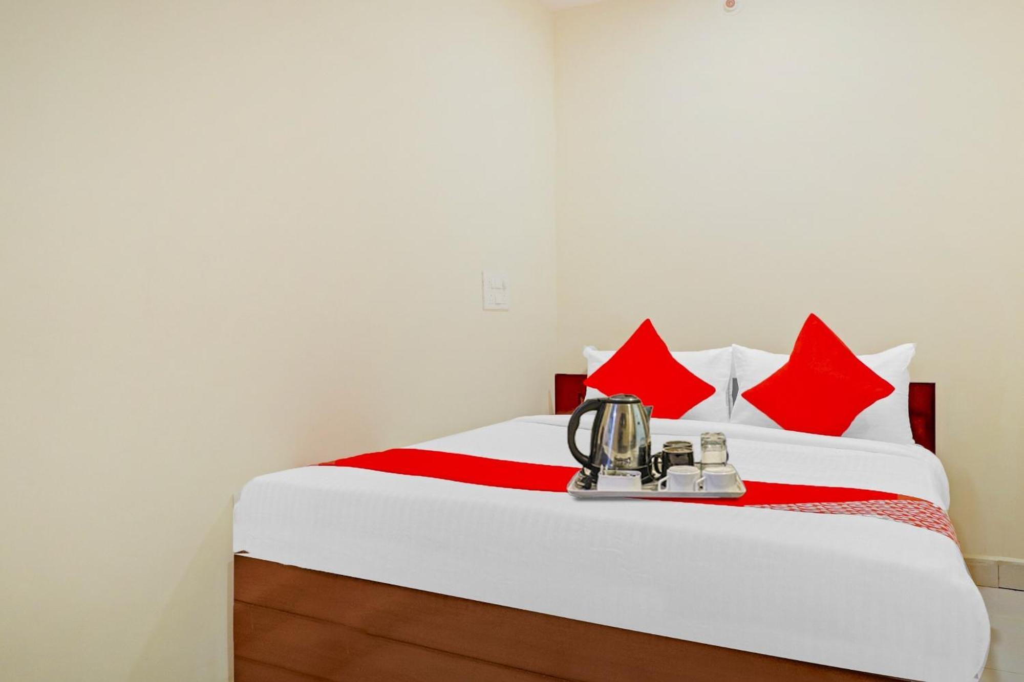 Hotel O Aayush Stay Inn Hyderabad Ngoại thất bức ảnh